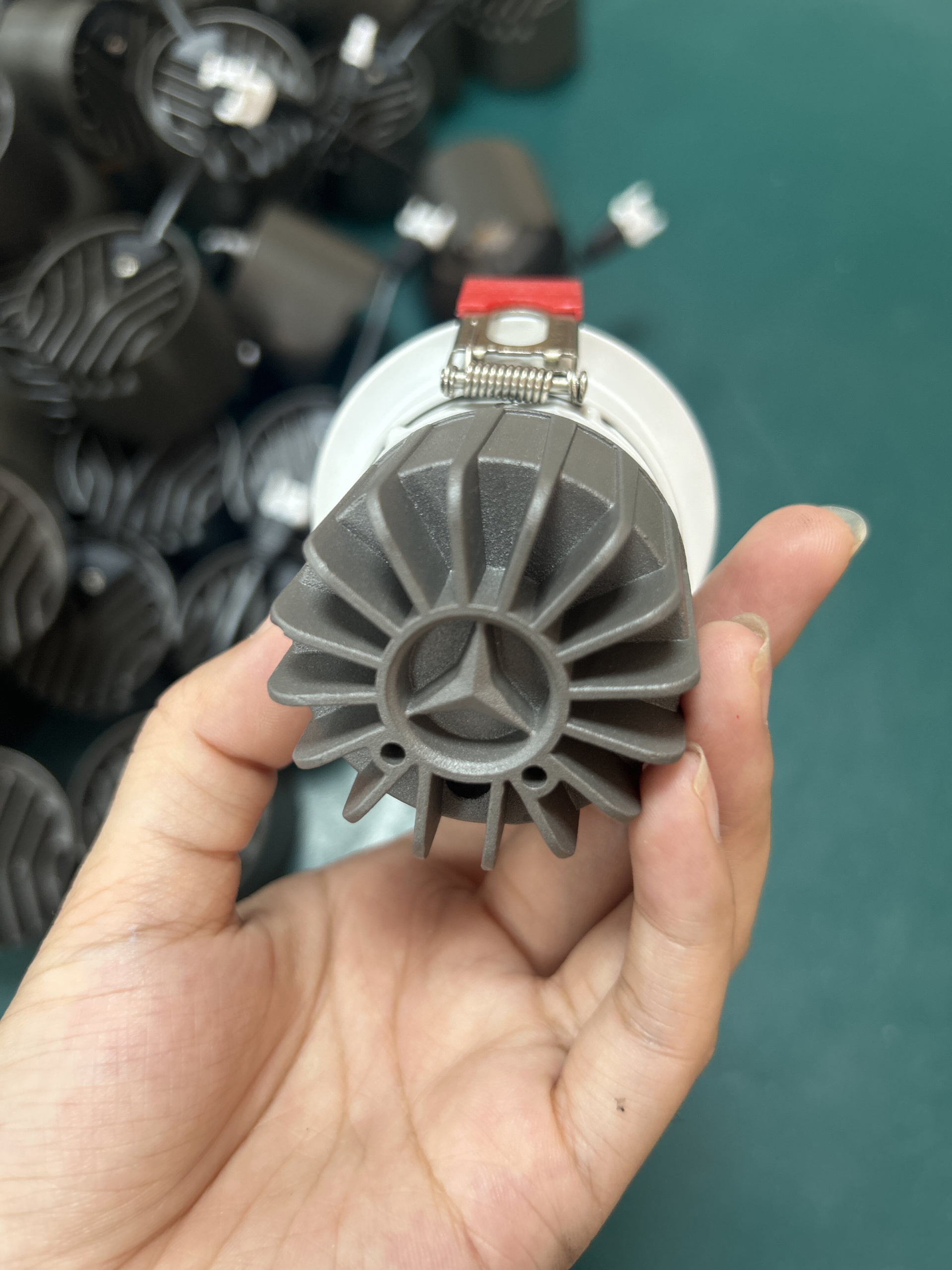 Đèn led âm trần Lio